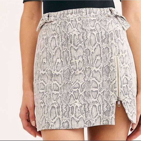 Free People Dresses & Skirts - NWOT Free People Midnight Magic Printed Skirt